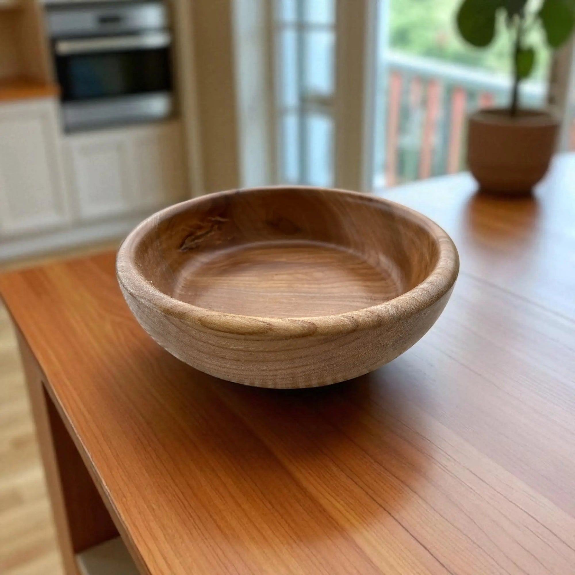 🪵 Hånddreid Bolle i Naturlig Tre – Ø 17 cm Epoxy-Crafts