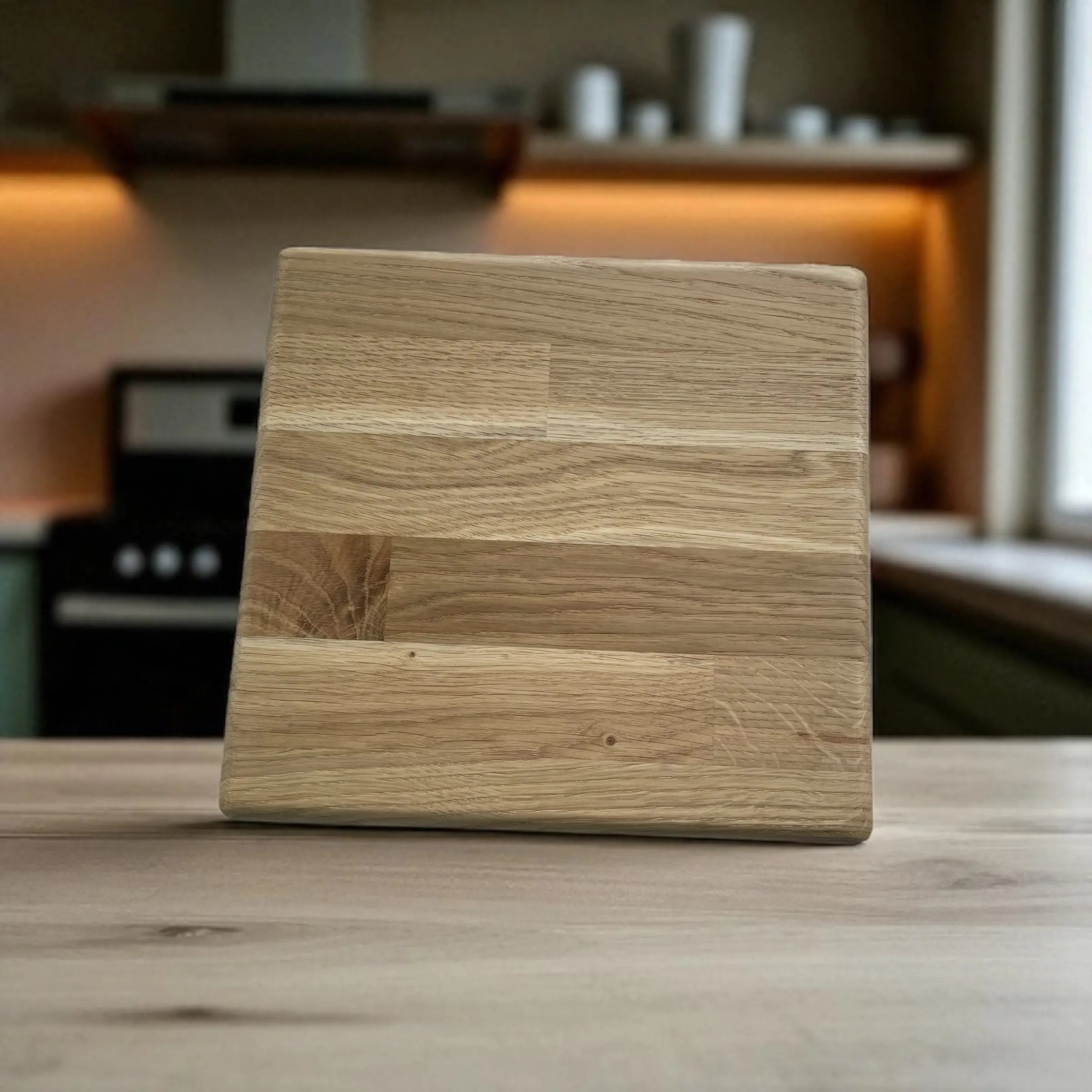 Håndlaget Skjærefjøl i Eik – Norsk design | 25×24×3 cm | Bærekraftig Kjøkkenutstyr (Kopi) Epoxy-Crafts