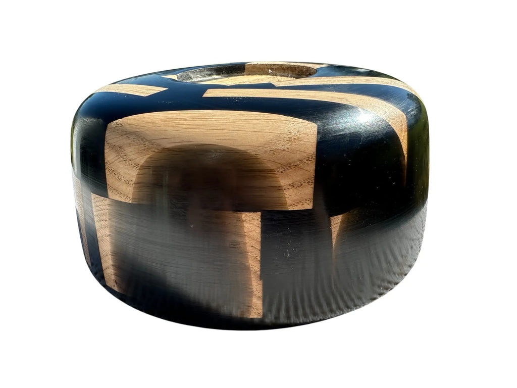 Håndlaget bolle i sort epoxy og eik – 18 cm Epoxy-Crafts