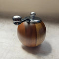 Rund pepperkvern i tre – Elegant krydderkvern med naturlig finish Epoxy-Crafts