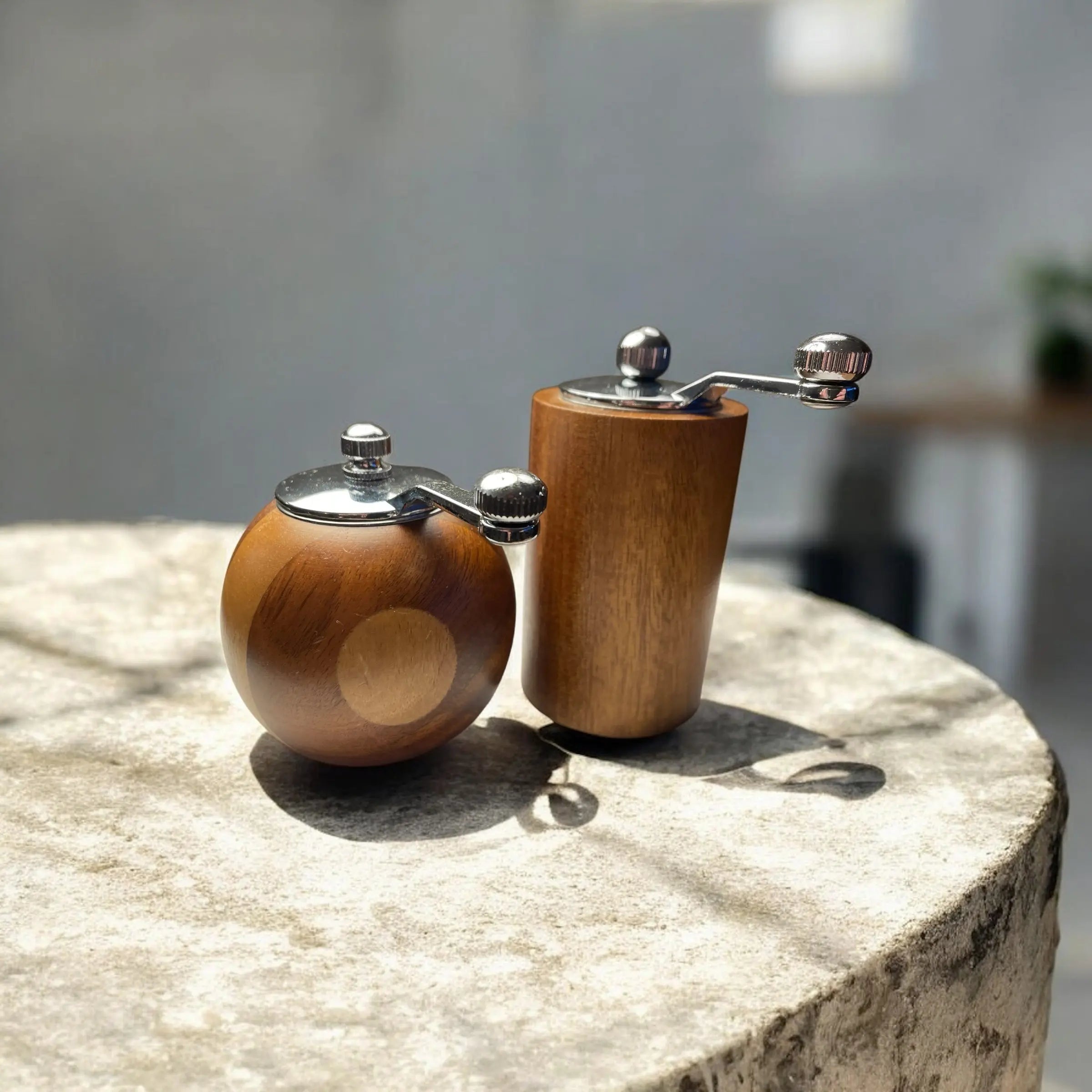 Rund pepperkvern i tre – Elegant krydderkvern med naturlig finish Epoxy-Crafts