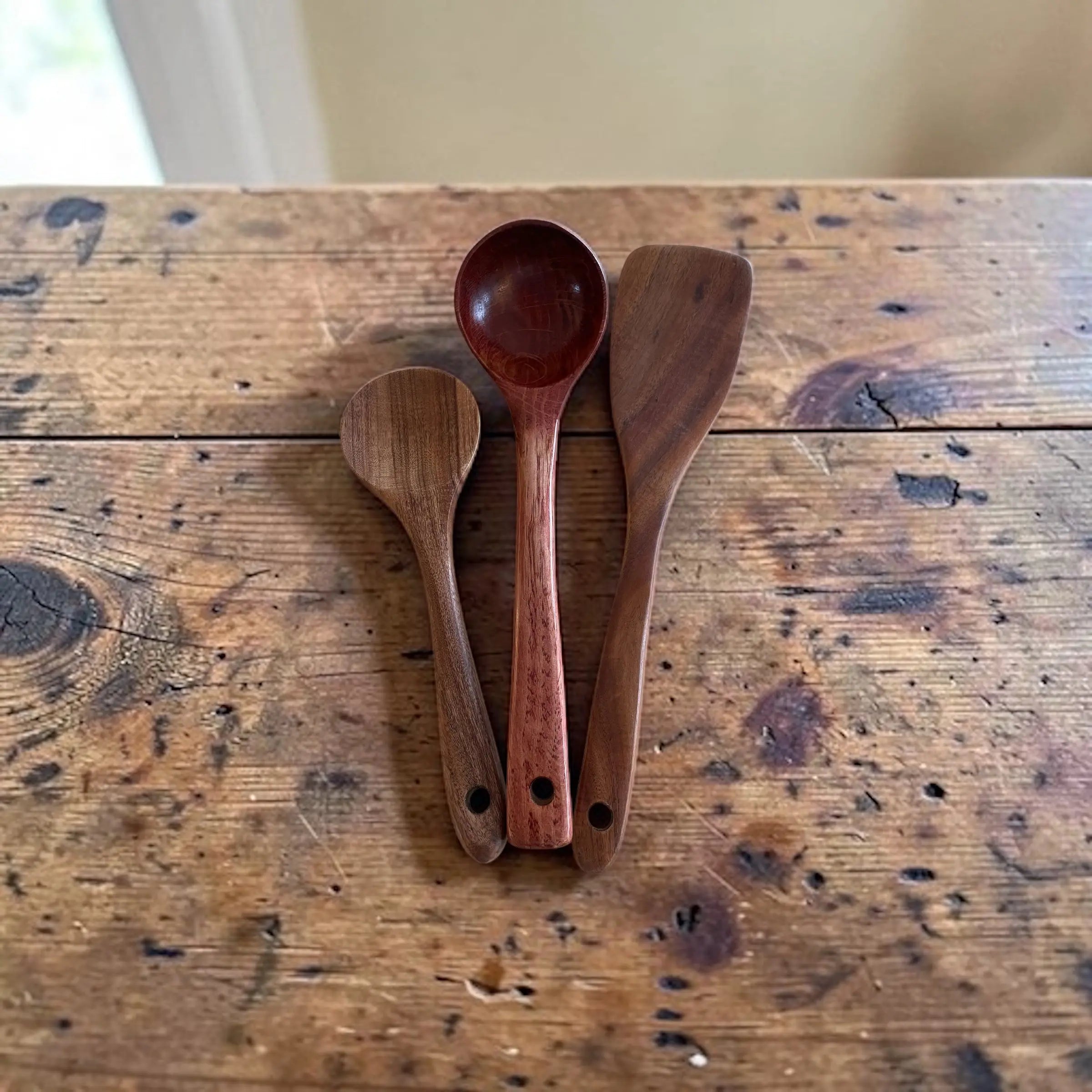 Kjøkkenredskap Sett i Tre (3 deler) – Stekespade, Tresleiv og Suppeøse SkogsTre