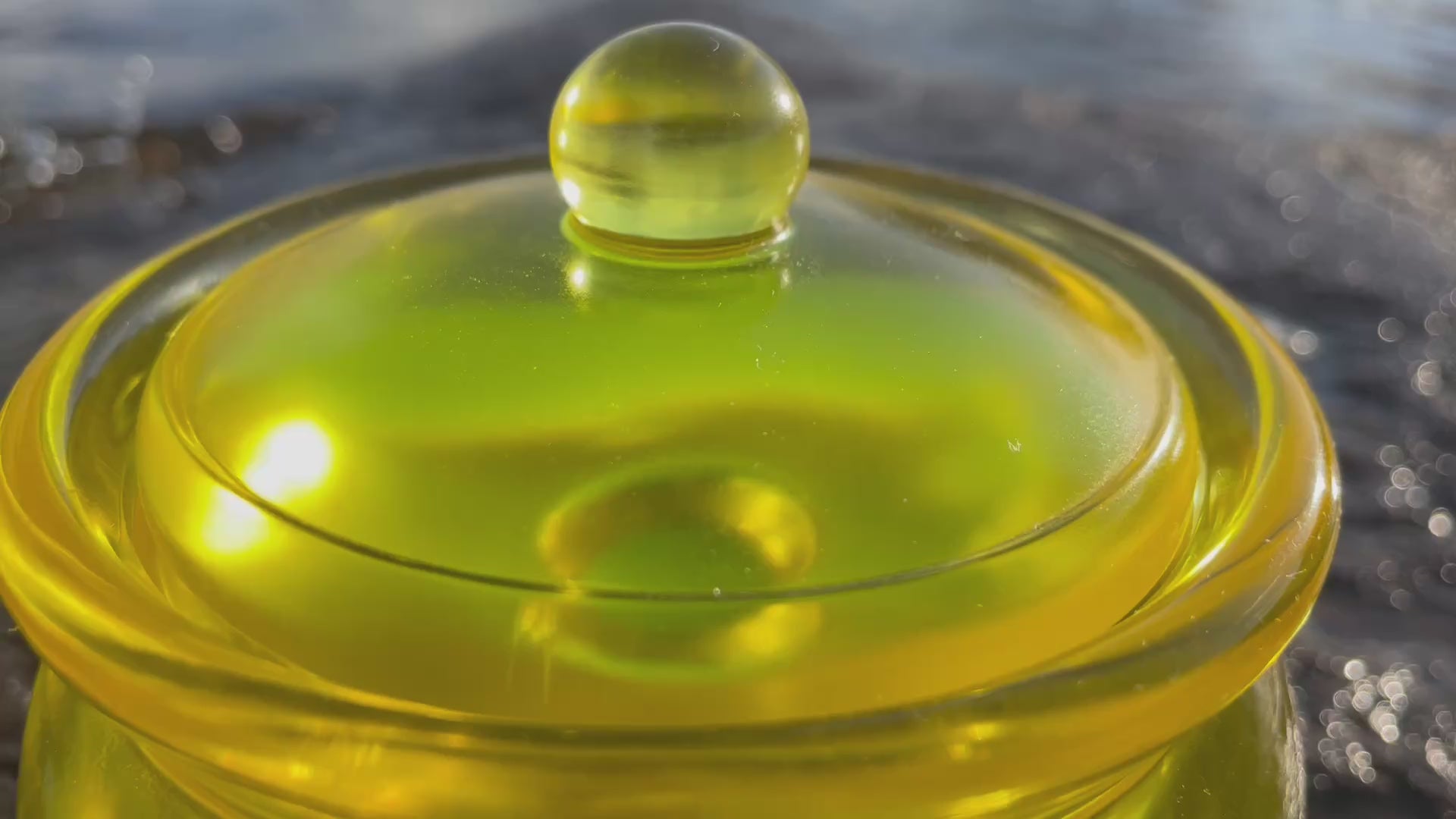 Utsøkt håndlaget dekorativ epoxy krukke med lokk