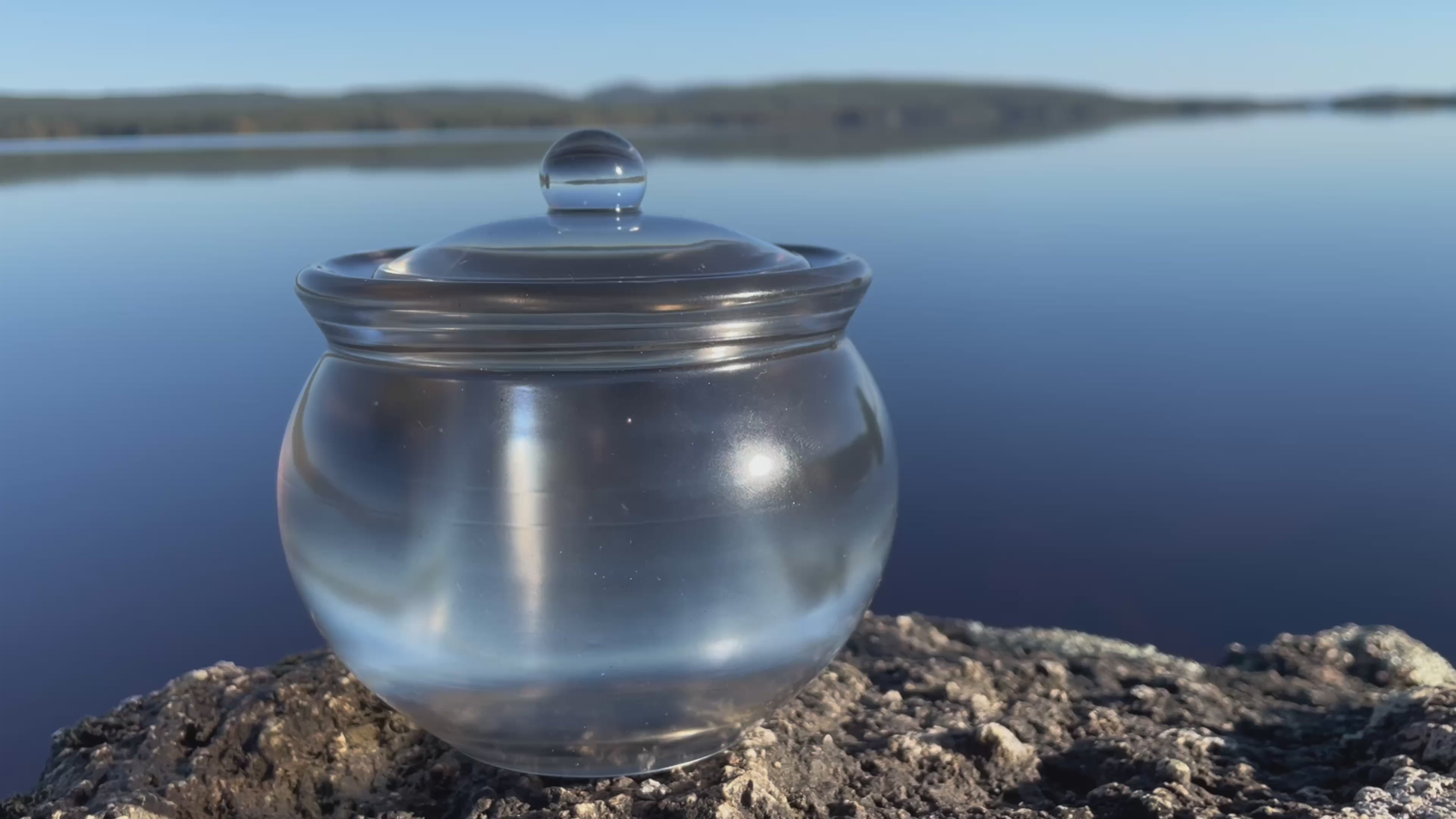 Utsøkt håndlaget dekorativ epoxy krukke med lokk