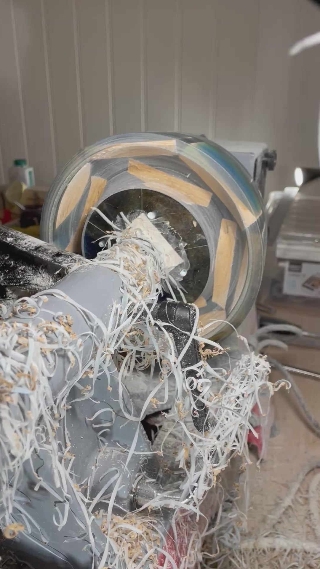 Unik håndlaget bolle i eik og epoxy – Et stykke natur med moderne sjel